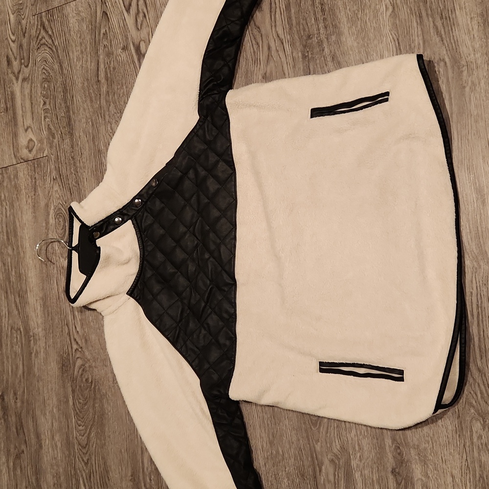 Abercrombie & Fitch Cream and Black Cowl Neck Fleece- XL